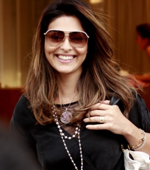 http://i2.r7.com/data/files/2C92/94A3/2437/FEDC/0124/3A1D/8432/04BB/Juliana-Paes-filhos-g-20091009.jpg