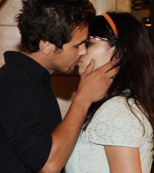 Rodrigo e Bela - beijando