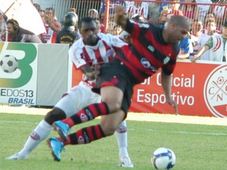 Flamengo vence Náutico e assume segundo lugar do Brasileiro