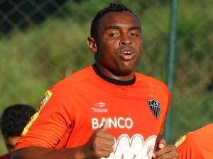 Obina treina entre os titulares e deve estrear no domingo