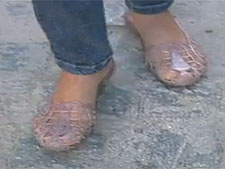 Aluna é impedida de entrar em escola de Sergipe por usar sandálias