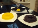 Delícia: aprenda a fazer quindim com calda de chocolate