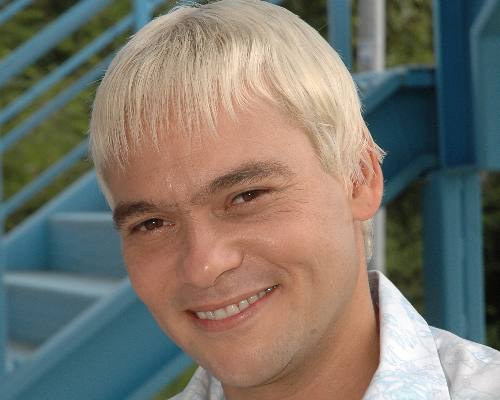 http://i2.r7.com/data/files/2C92/94A4/2444/C210/0124/550F/6975/01DC/claudio-gabriel-grandona.jpg