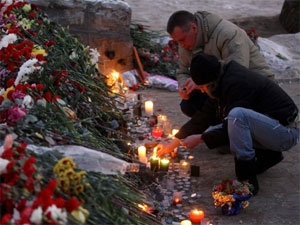 Sergei Ilnitsky/EFE Chega a 117 o número de mortos no incêndio em discoteca na Rússia