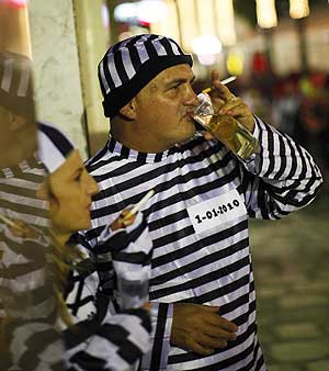 http://i2.r7.com/data/files/2C92/94A4/2601/86E6/0126/0384/9CF7/15BF/bebado-m-20091006.jpg