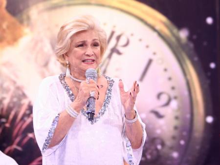 http://i2.r7.com/data/files/2C92/94A4/2601/86E6/0126/0EFE/C3F1/49F0/hebe-camargo-reveillon-g.jpg