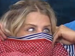 Karina Bacchi mostra habilidade com olhos e 'espanta' Segatti