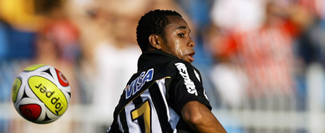 Robinho diz que Dunga aconselhou o retorno