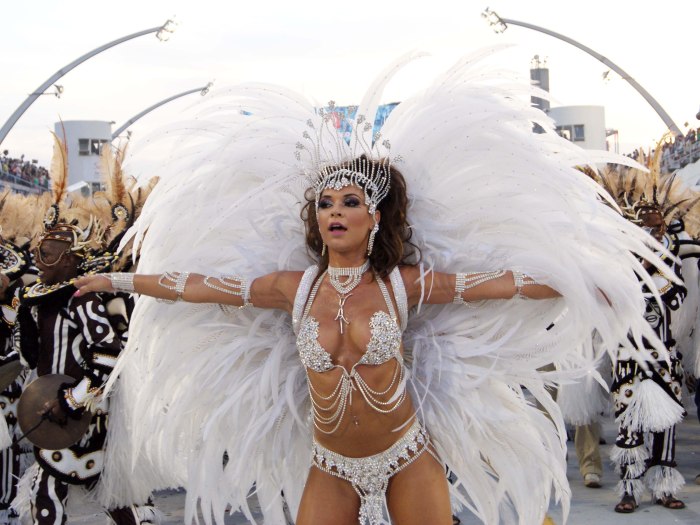 Amanda Françozo, apresentadora da Rede Record, rainha de bateria da escola de samba Vai-Vai