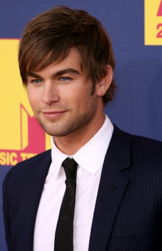 http://i2.r7.com/data/files/2C92/94A4/26E4/77DB/0126/F724/2128/6F66/chace%20crawford.jpg