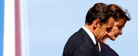 Jornal diz que Sarkozy e Carla têm amantes