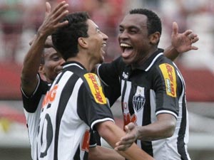 Atlético-MG bate Villa Nova fora de casa com dois gols de Obina