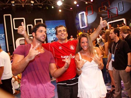 triointerna interna Após uma disputa acirrada, Dourado vence o BBB10