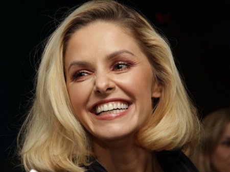 http://i2.r7.com/data/files/2C92/94A4/27CC/BA3C/0127/E5C9/D8DD/55FA/Bianca-Rinaldi-Julia-Chequer-Record.jpg