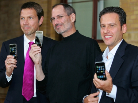 http://i2.r7.com/data/files/2C92/94A4/2819/B567/0128/20CF/E473/1B21/iphone-homens-g-20100421.jpg