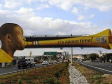 Sul-africano só sabe torcer com Vuvuzela