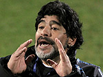 Pelé: estilo 'excêntrico' de Maradona faz dele um técnico ruim