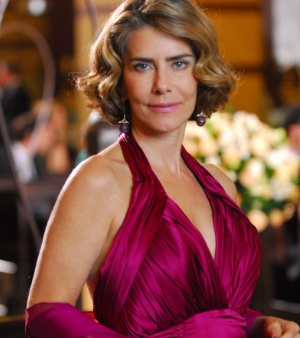 http://i2.r7.com/data/files/2C92/94A4/298C/EAC0/0129/9341/8104/4BE2/MaiteProenca-m-20100702.jpg