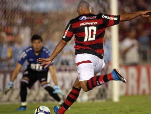 Flamengo aposta em Adriano no jogo de hoje contra o Atlético-MG