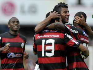 Flamengo vence o Atlético-MG efica a dois pontos da liderança